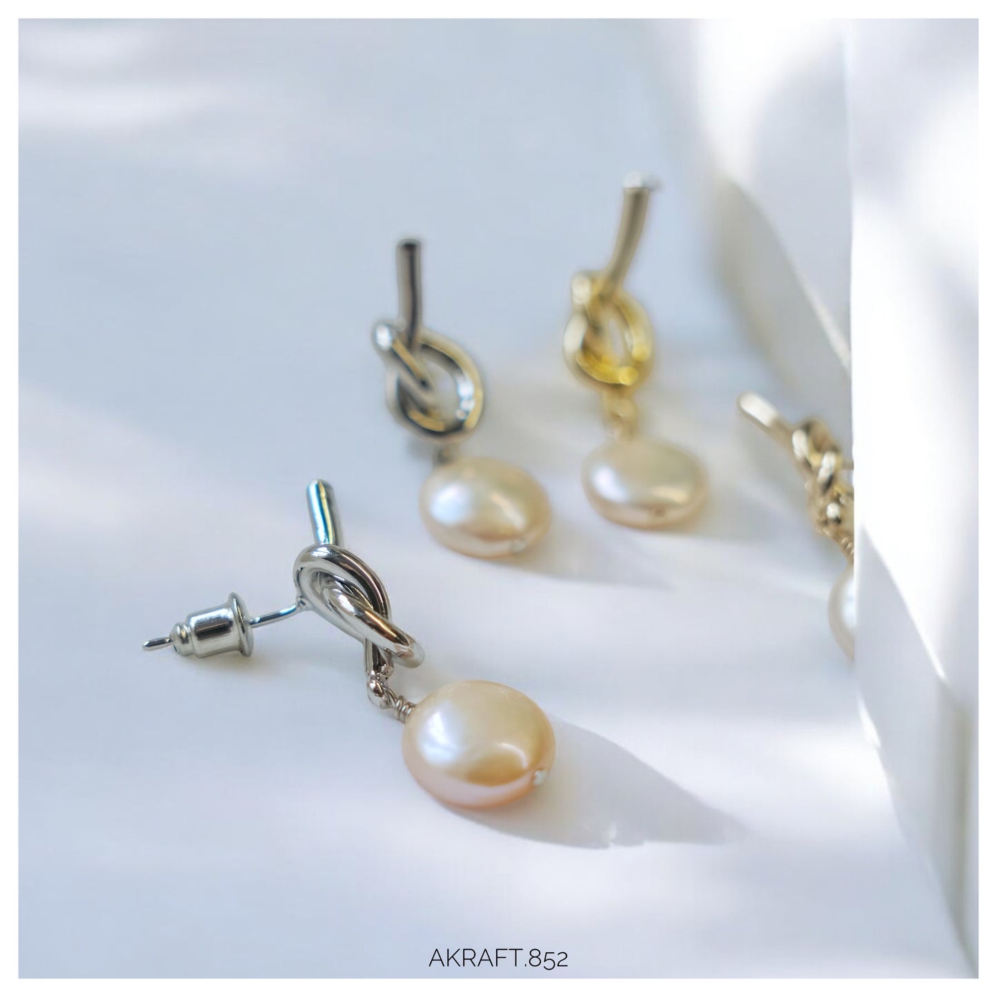 Baroque Pearl Small Knot Earrings