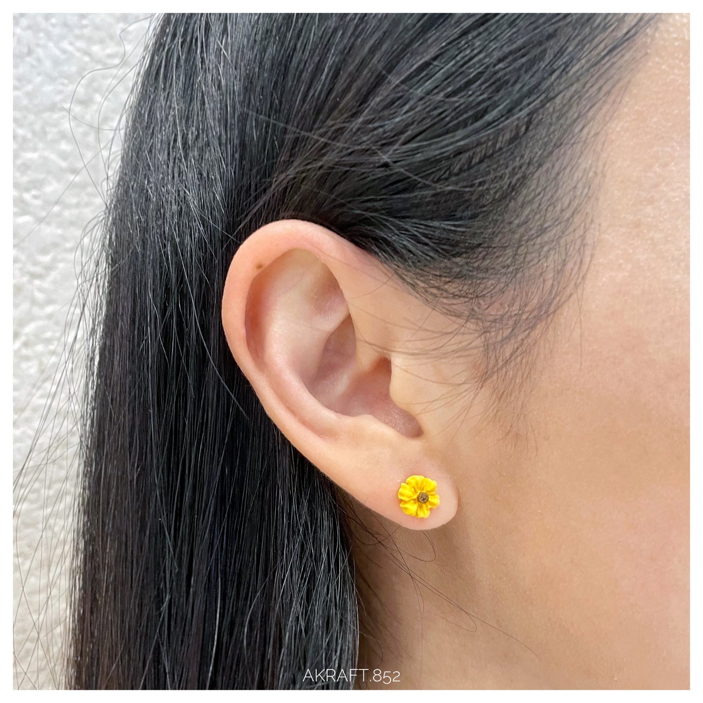 Sunflower Small Ear Stud