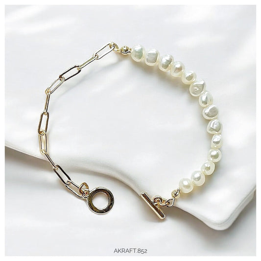 Chic Clip Chain with dainty pearls Bracelet