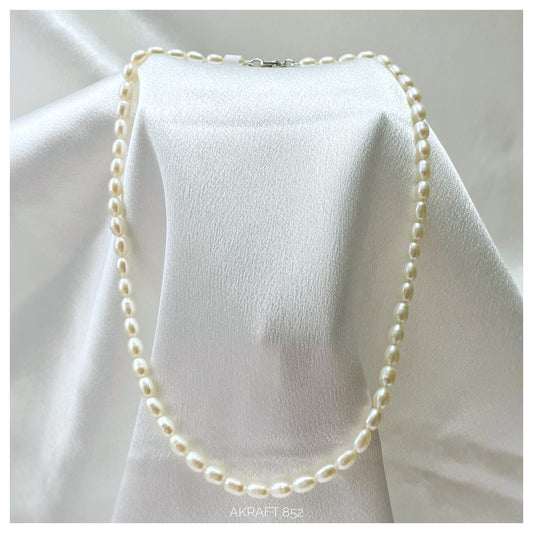 Soft white natural pearl necklace 