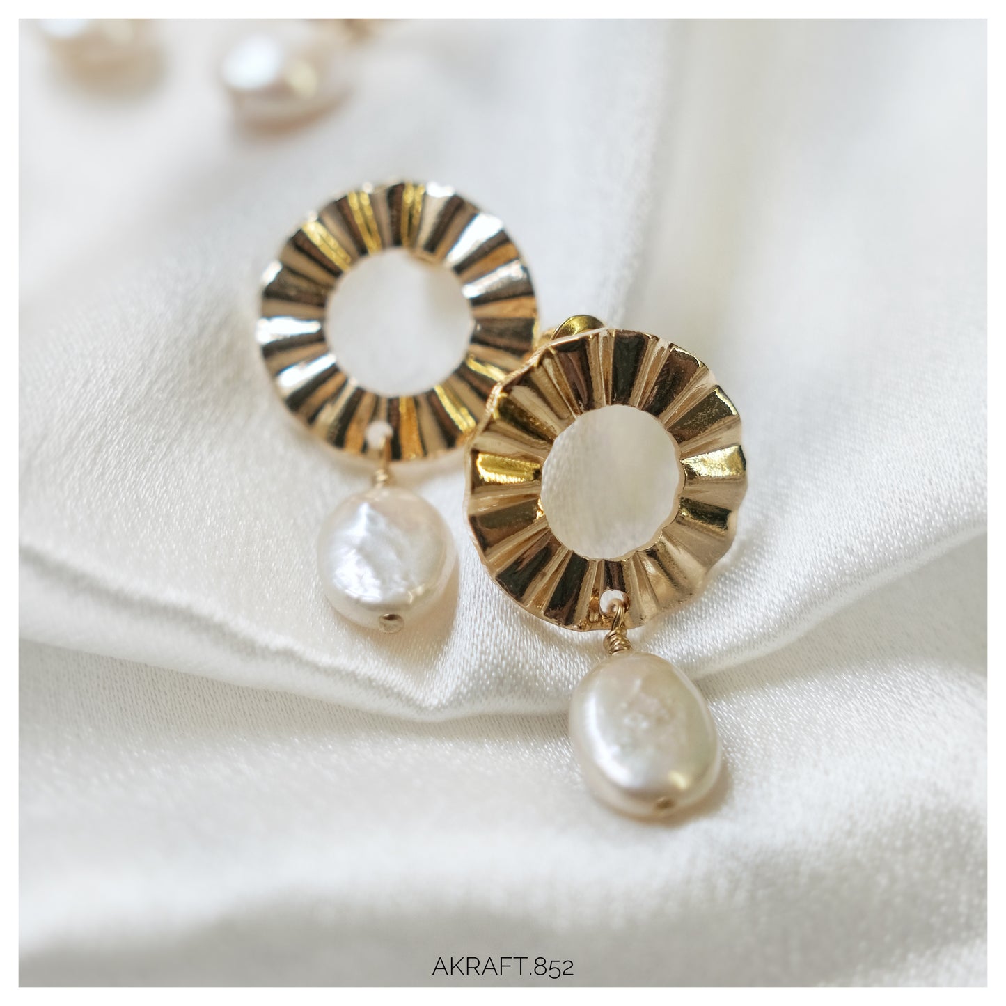 Baroque Pearl Dynamic Hoop stud Earrings