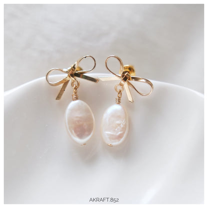 Baroque Pearl Bow-Shaped Earrings