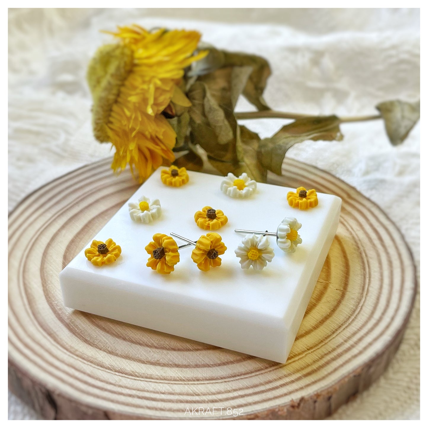 Sunflower Small Ear Stud