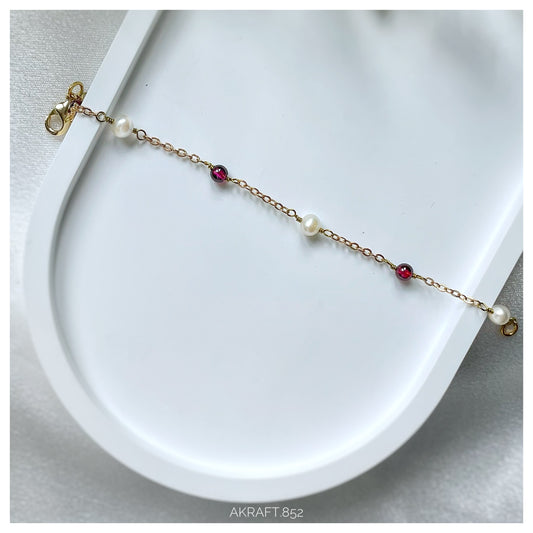 SIMPLE -Garnet Pearl Bracelet