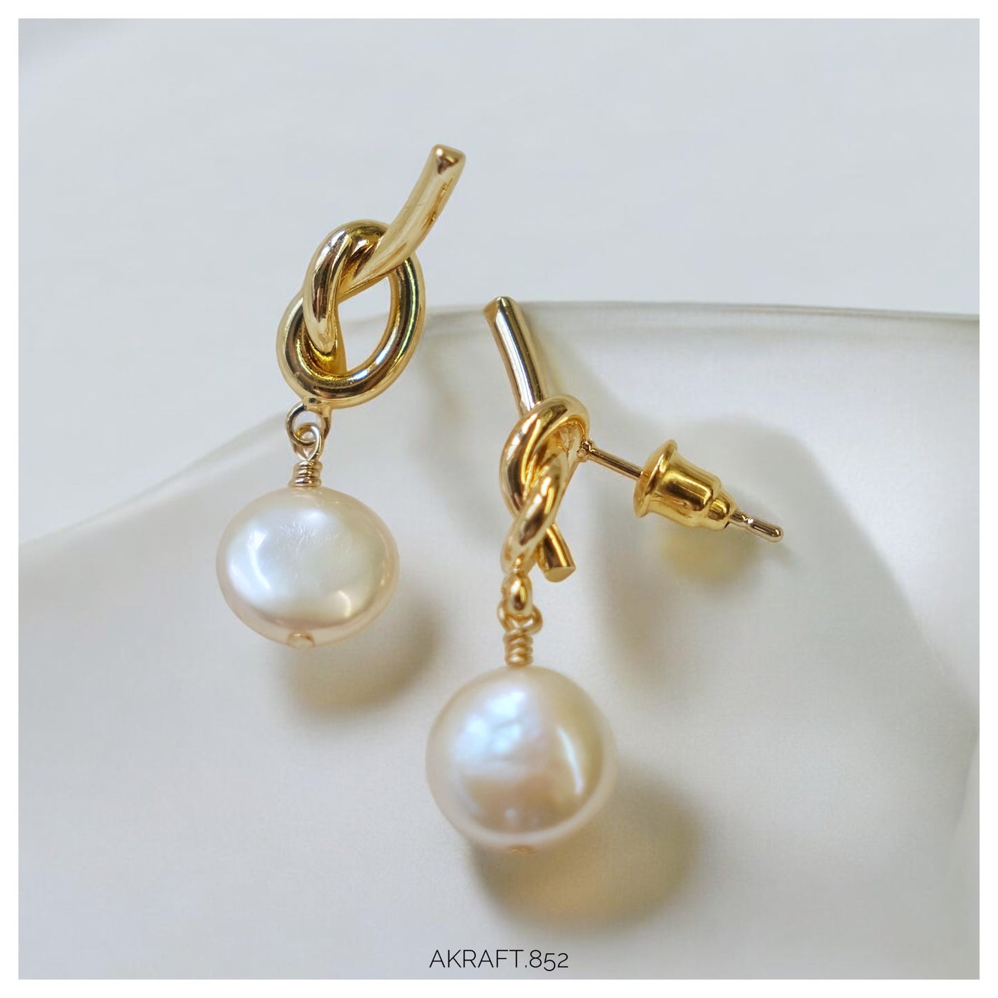 Baroque Pearl Small Knot Earrings